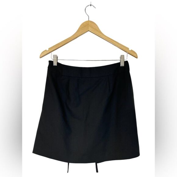 Gap Stretch Black Pleated Mini Skirt with Front Tie. Size 2. - Picture 3 of 9